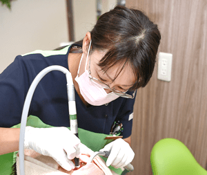 担当の歯科衛生士が、歯磨きや生活習慣のアドバイス